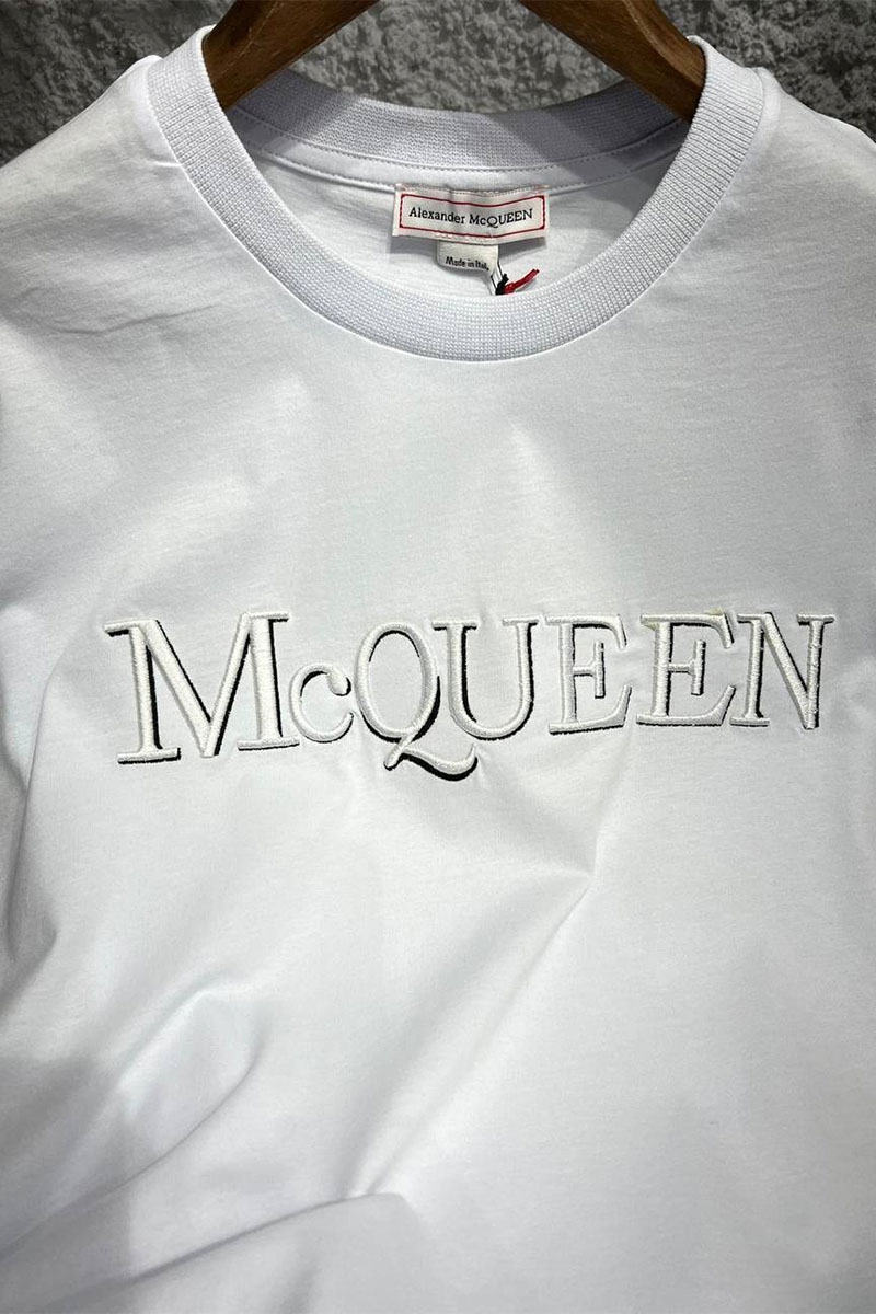 Alexander McQueen Белая оверсайз футболка embroidered logo