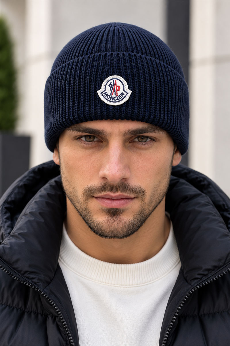 Moncler Мужская шапка тёмно-синего цвета logo-patch