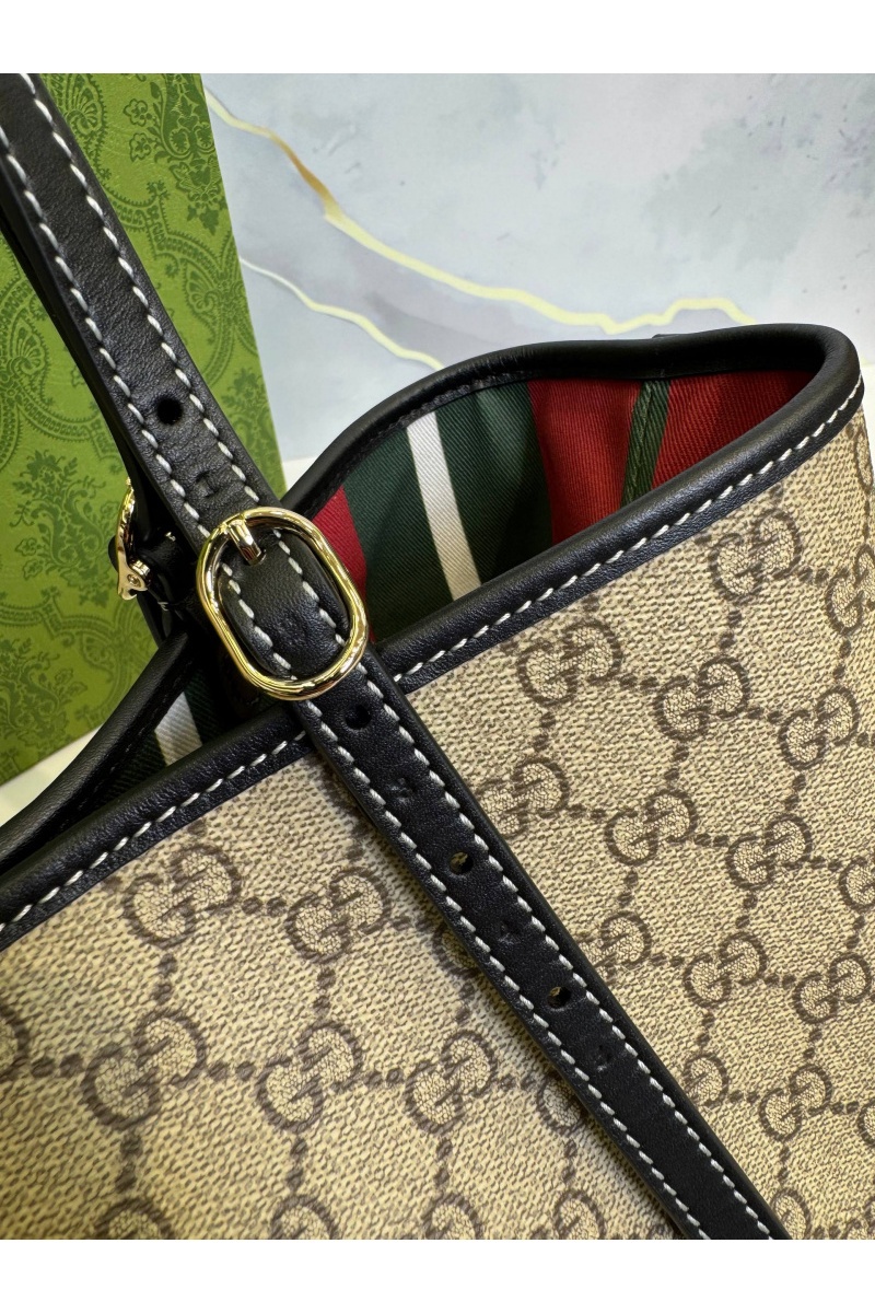 Gucci Кожаная сумка GG Emblem premium 30x19x11 см