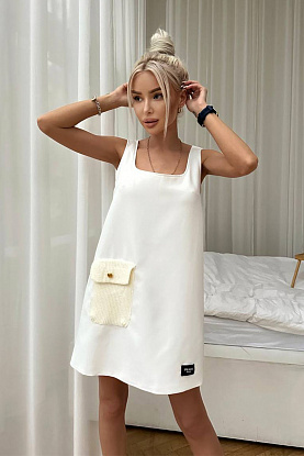 Женское платье белого цвета 