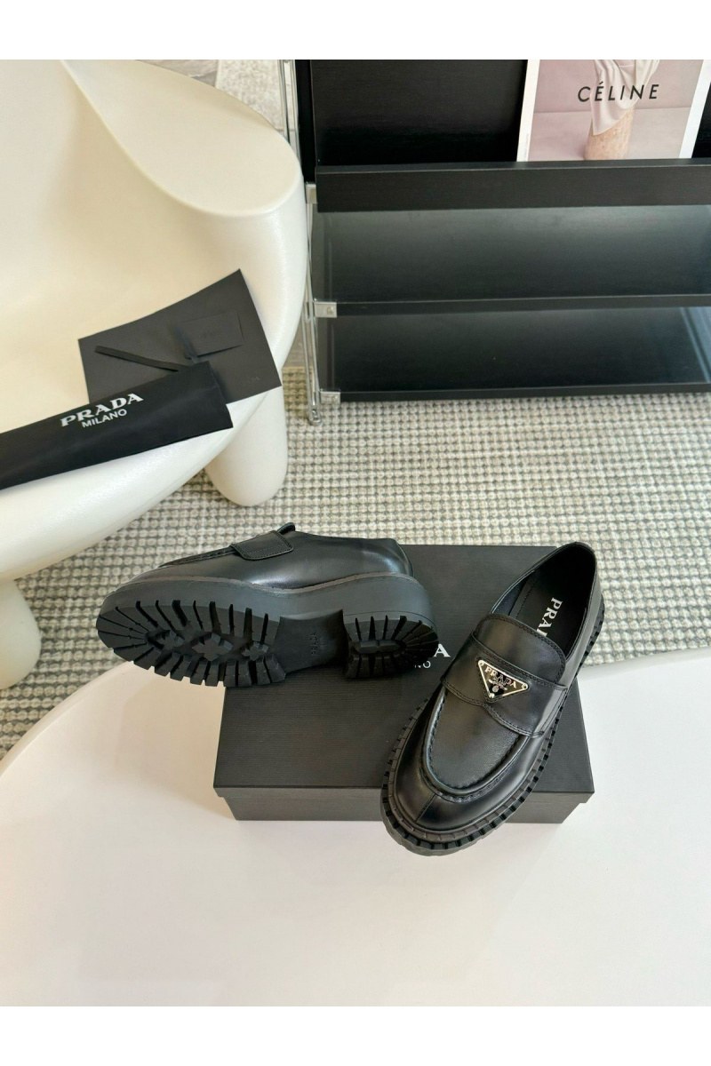 Prada Женские лоферы чёрного цвета Monolith premium