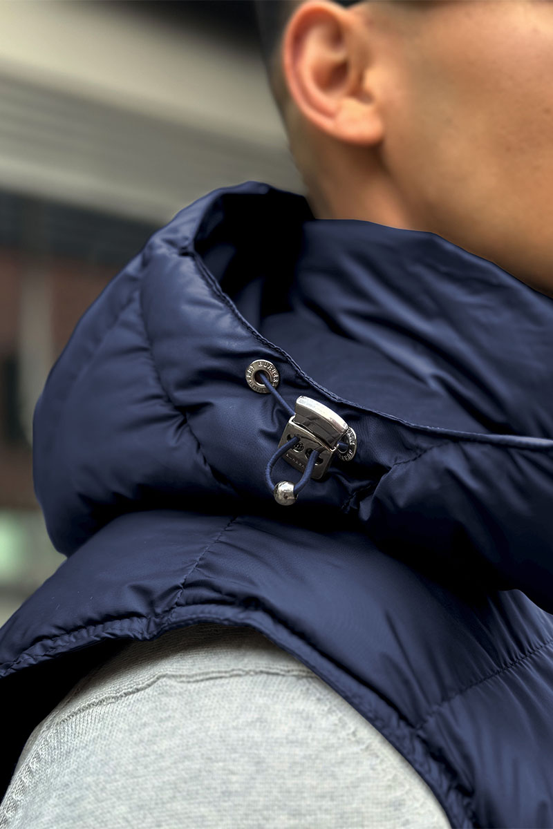 Burberry Жилет синего цвета London England logo-patch