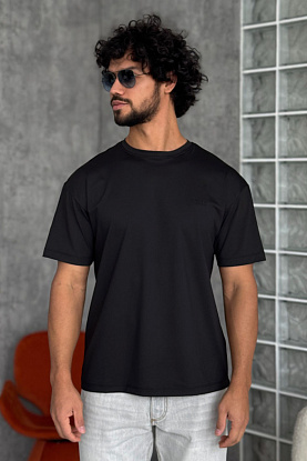 Мужская чёрная футболка 