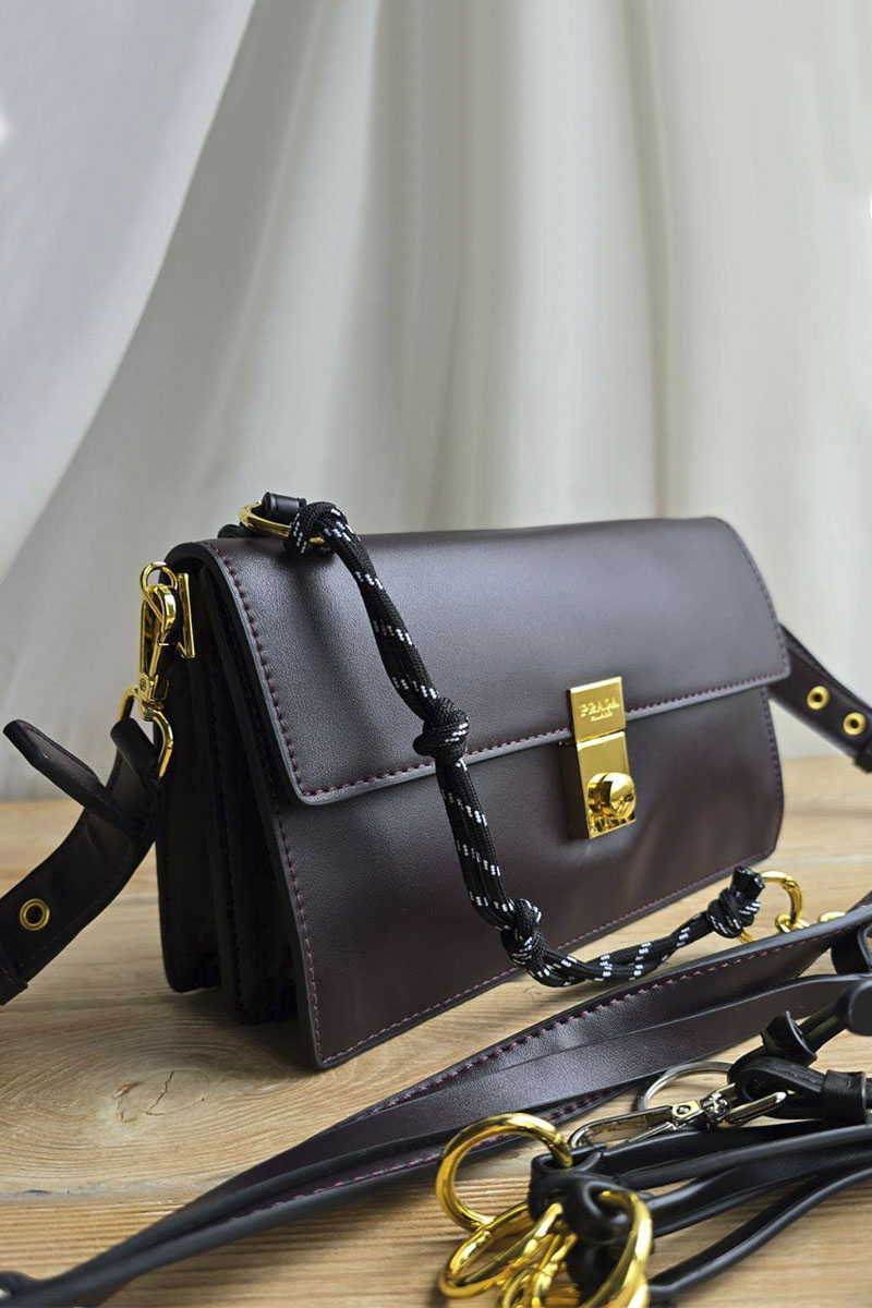 Prada Кожаная сумка Small Soft Sound 23x14 см