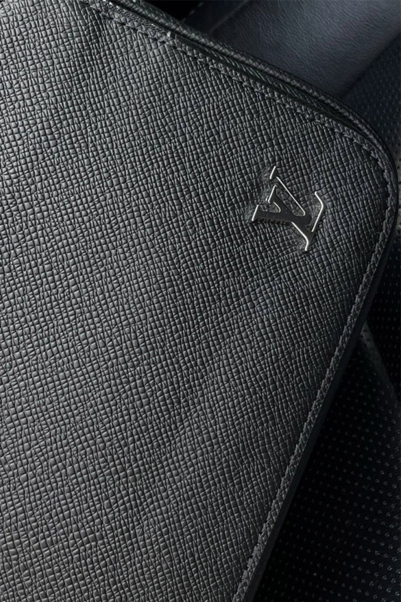 Lоuis Vuittоn Чёрный кожаный рюкзак Alex 31х44х17.5 см