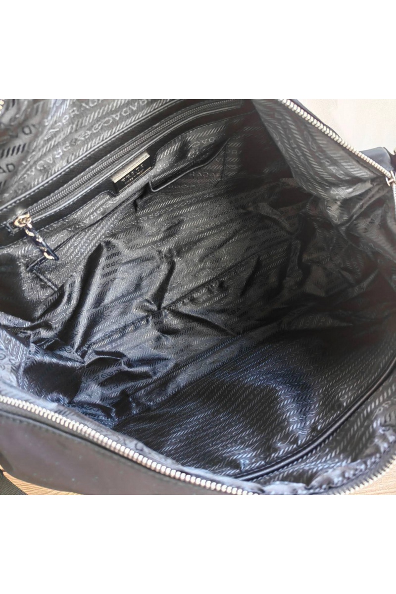 Prada Дорожная сумка чёрного цвета 45x26 см
