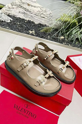 Женские кожаные сандалии Rockstud