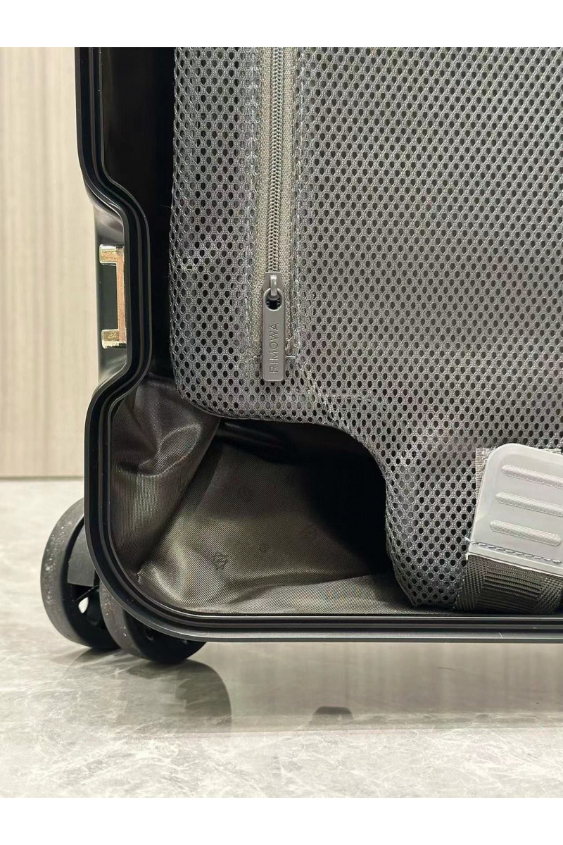 Rimowa Чемодан Aluminum M Premium 66x43x27 см