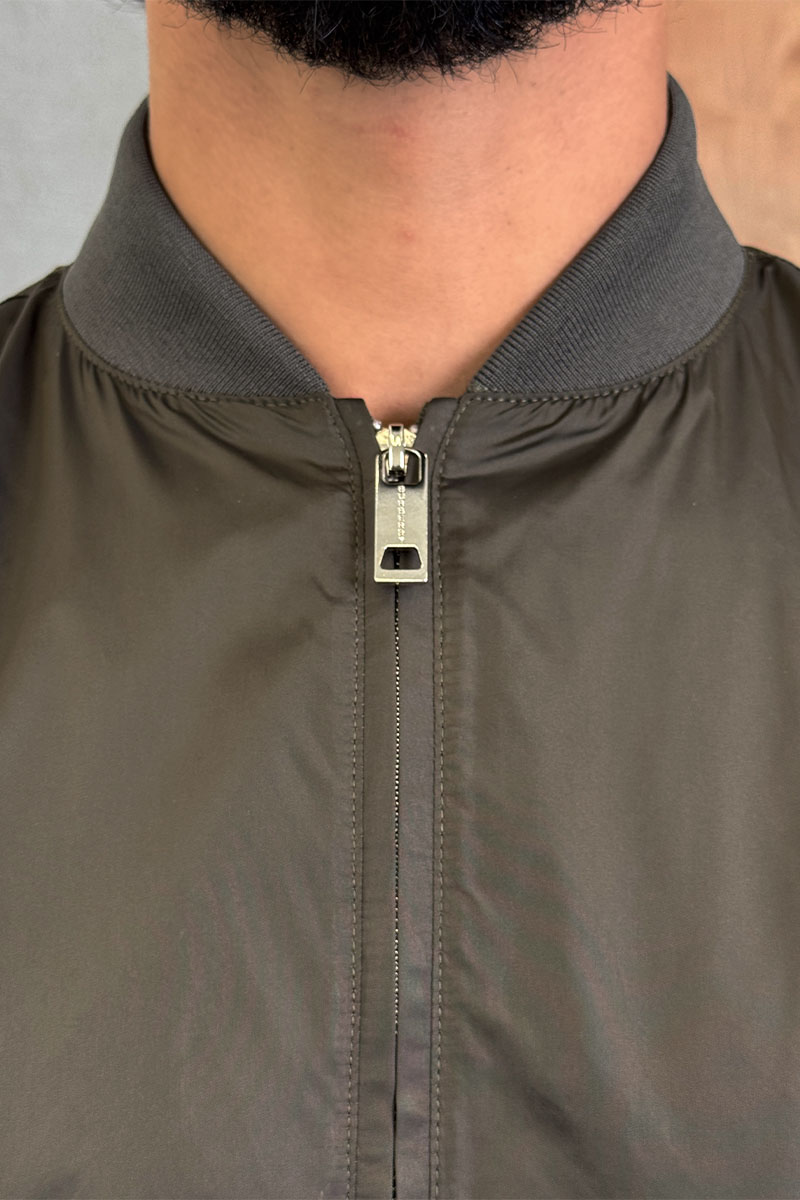 Burberry Мужской бомбер цвета хаки 