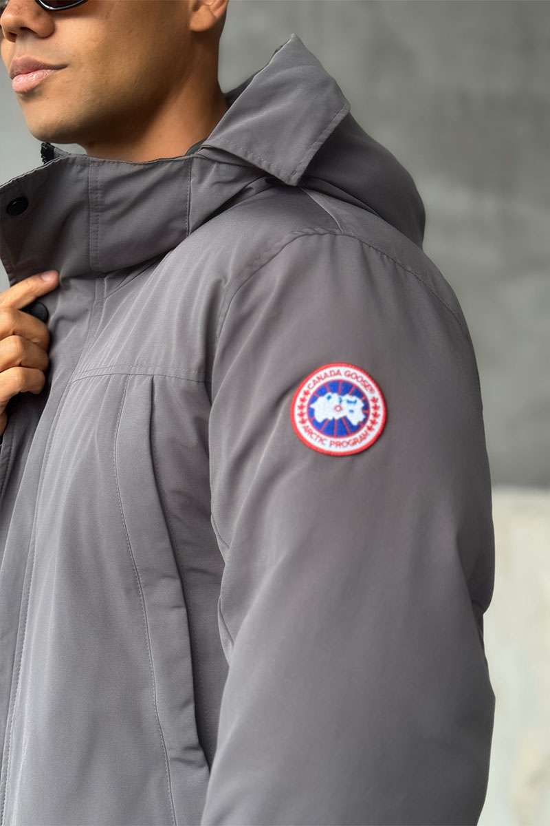 Canada Goose Серый пуховик Sanford logo-patch