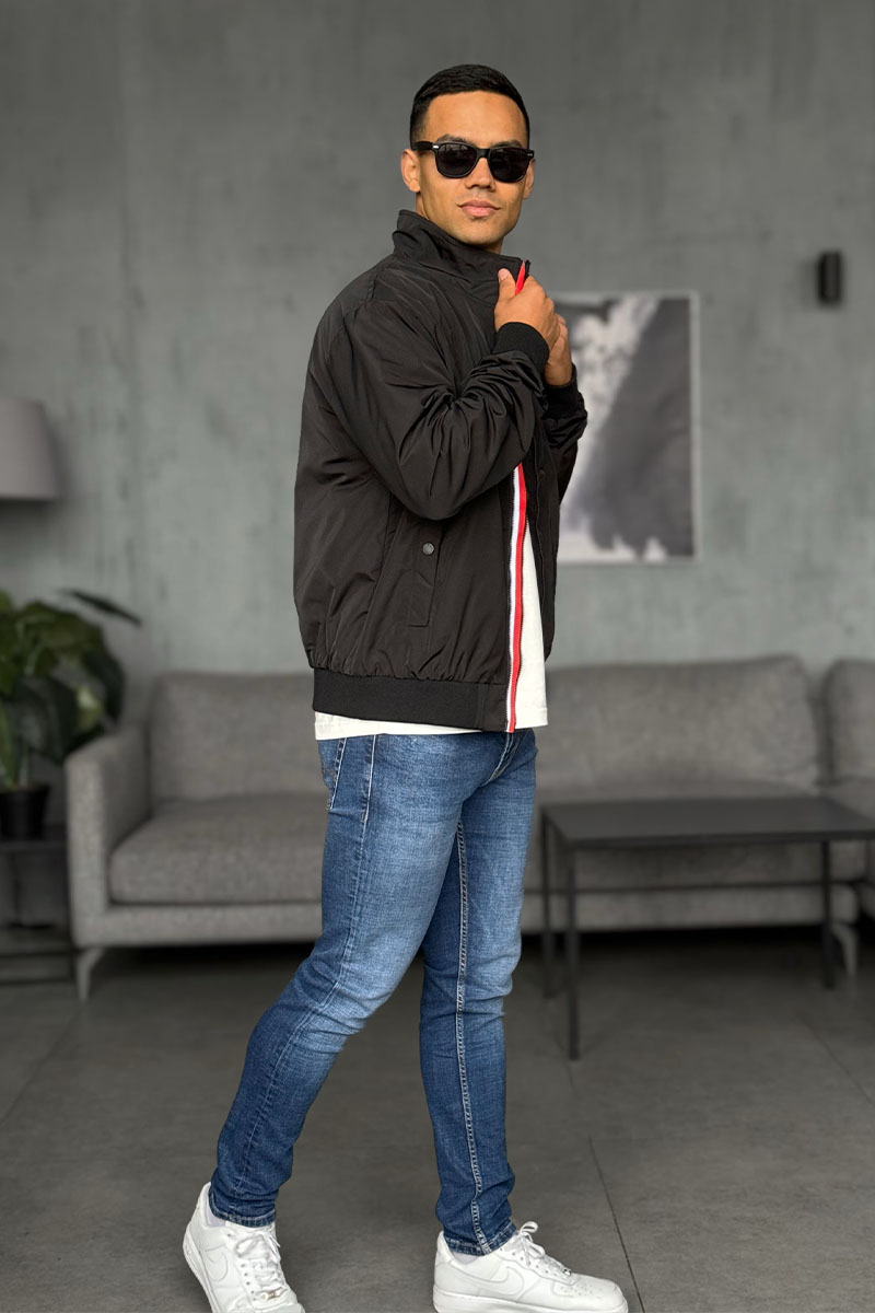 Moncler Мужская ветровка чёрного цвета logo-patch