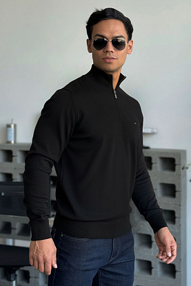 Кофта чёрного цвета quarter-zip