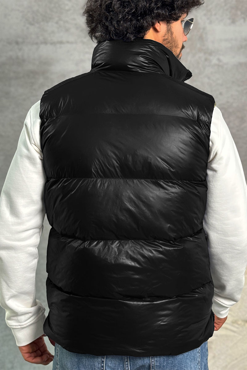 Moncler Утеплённый жилет чёрного цвета