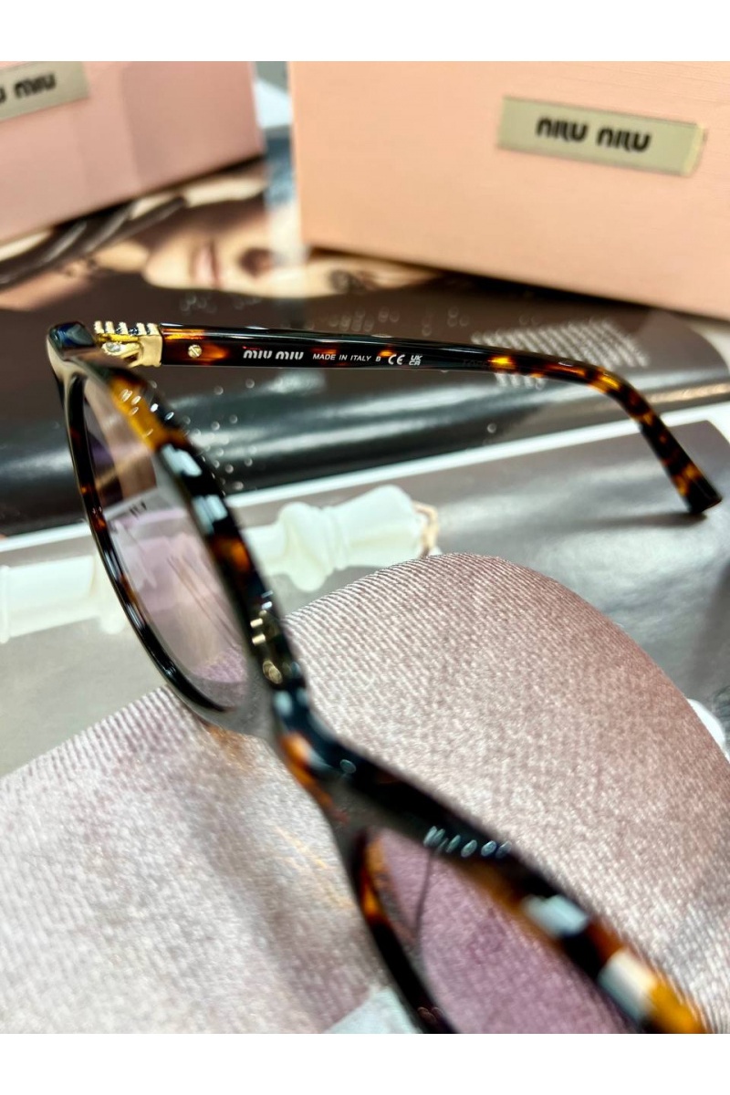 MIU MIU Солнцезащитные очки с леопардовой оправой