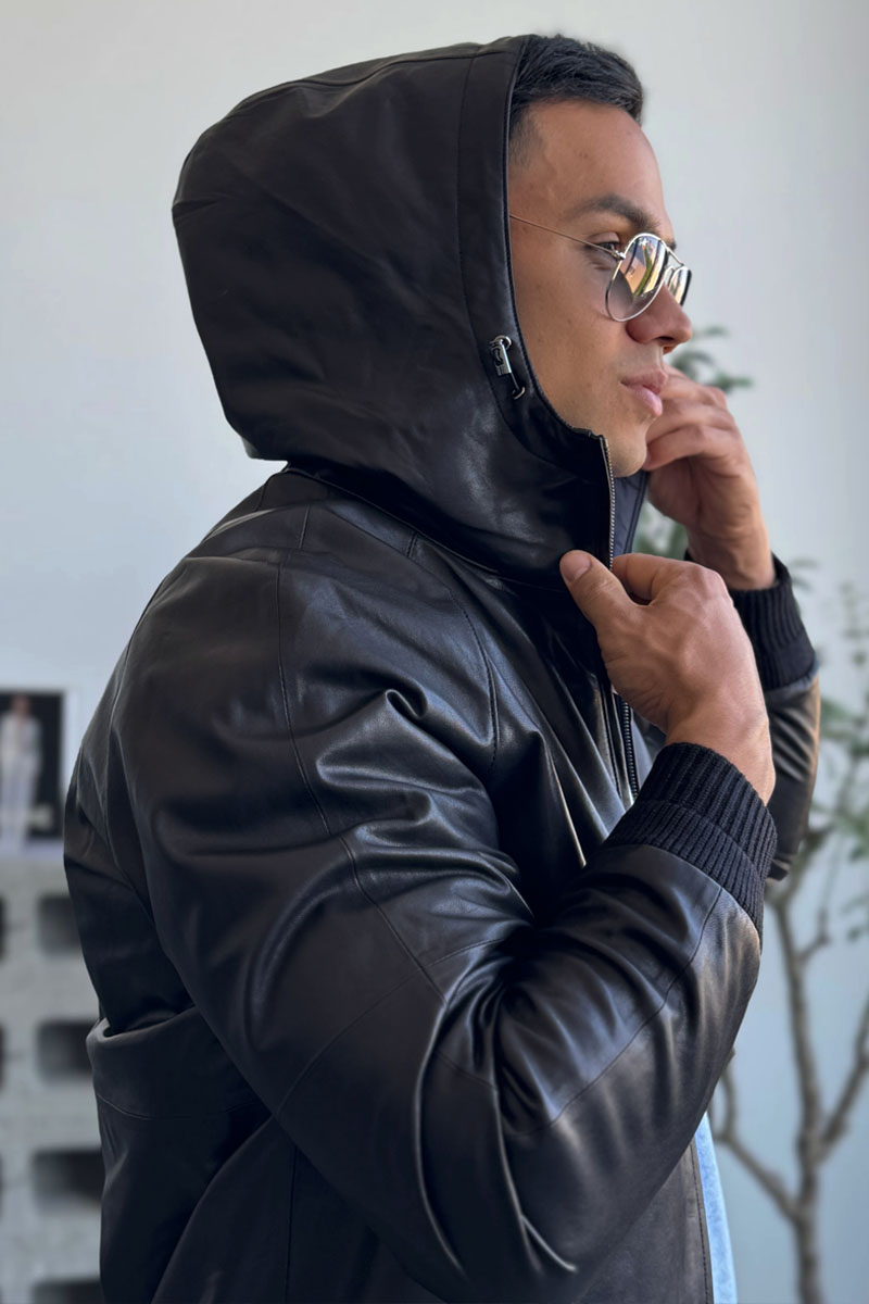 Kiton Кожаная куртка чёрного цвета Premium