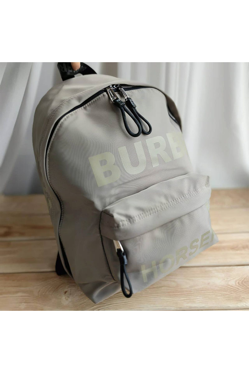 Burberry Рюкзак серого цвета Horseferry logo 40x30 см
