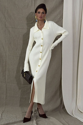 Женское трикотажное платье белого цвета