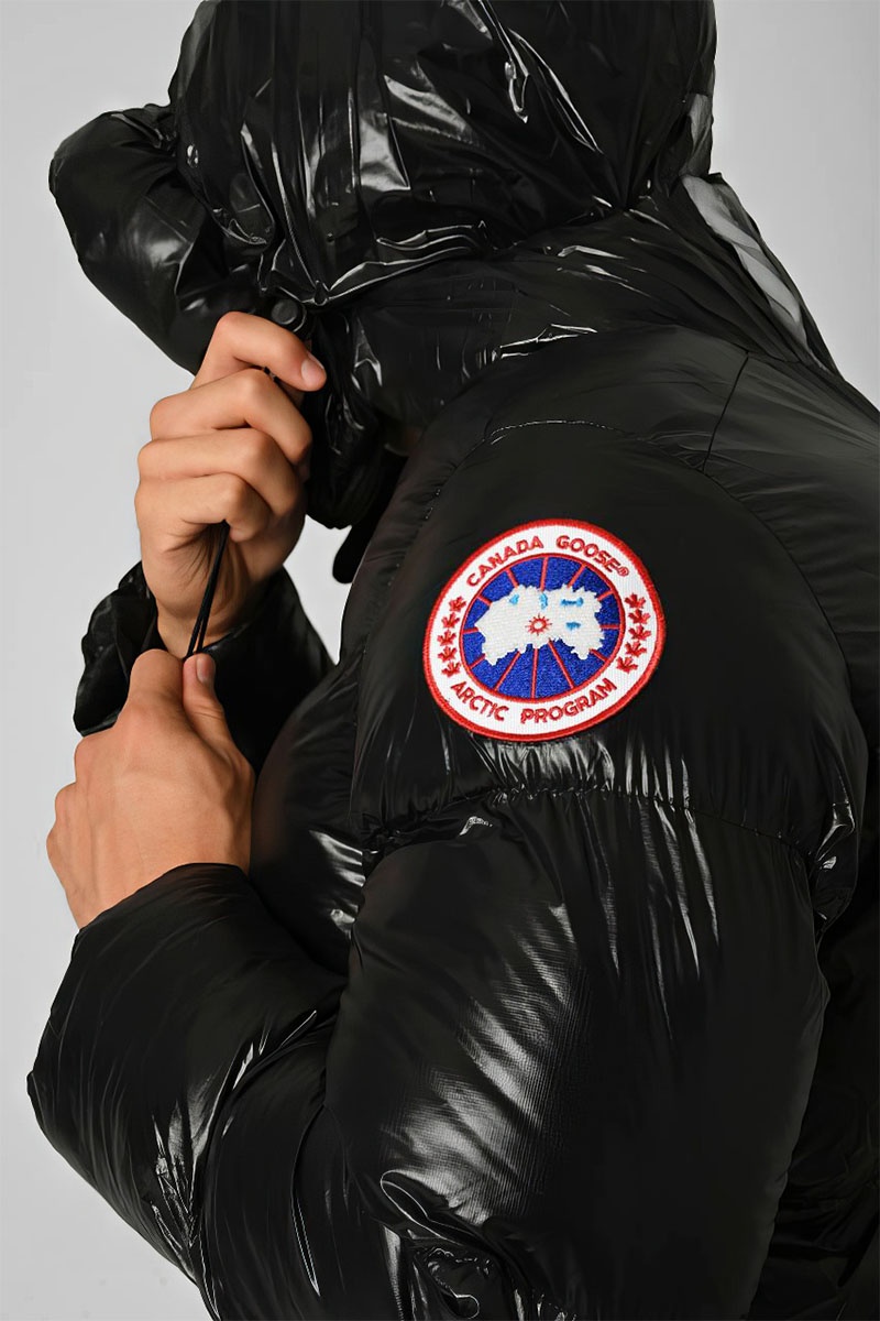 Canada Goose Мужской чёрный пуховик logo-patch