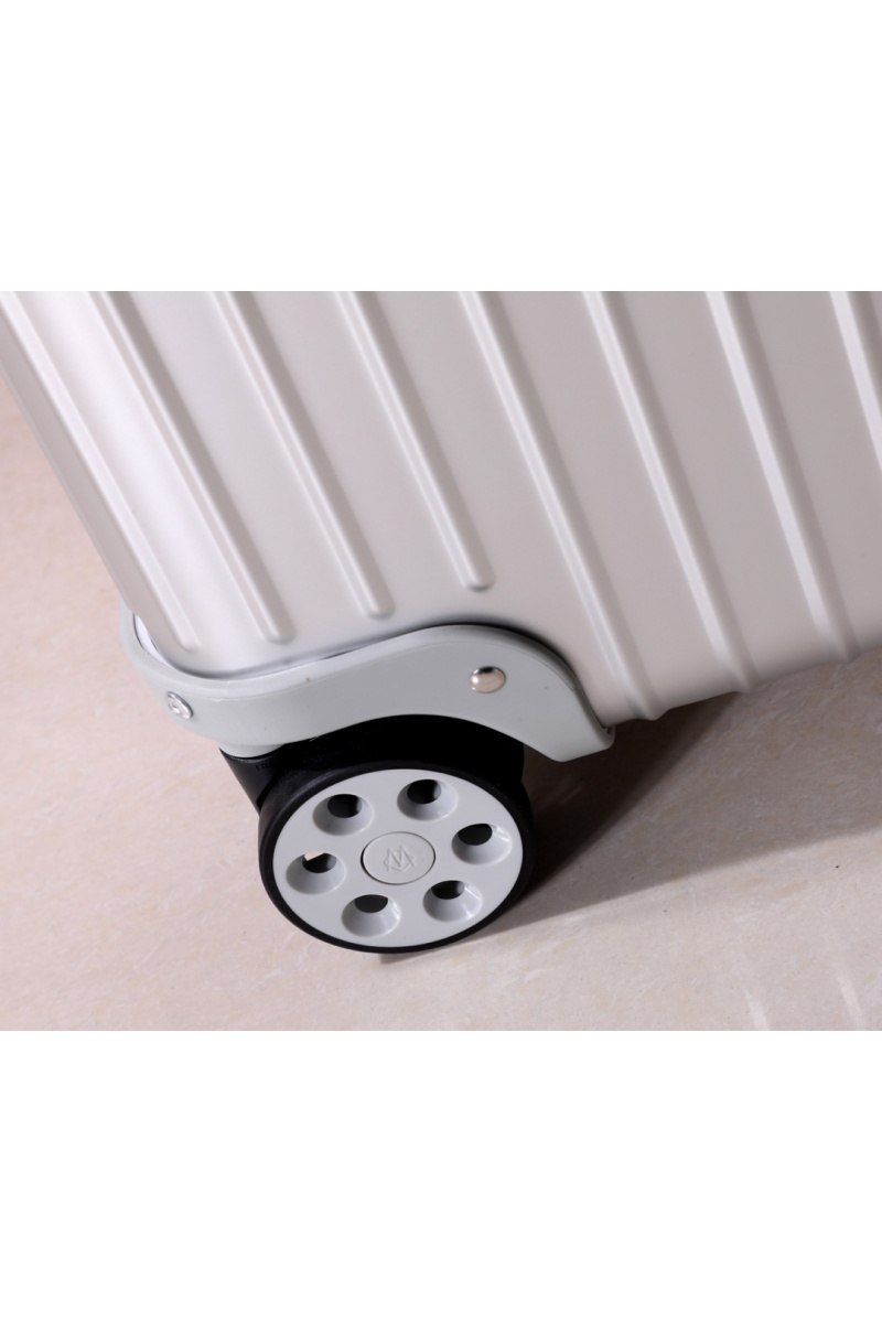 Rimowa Чемодан Aluminum M Premium 66x43x27 см