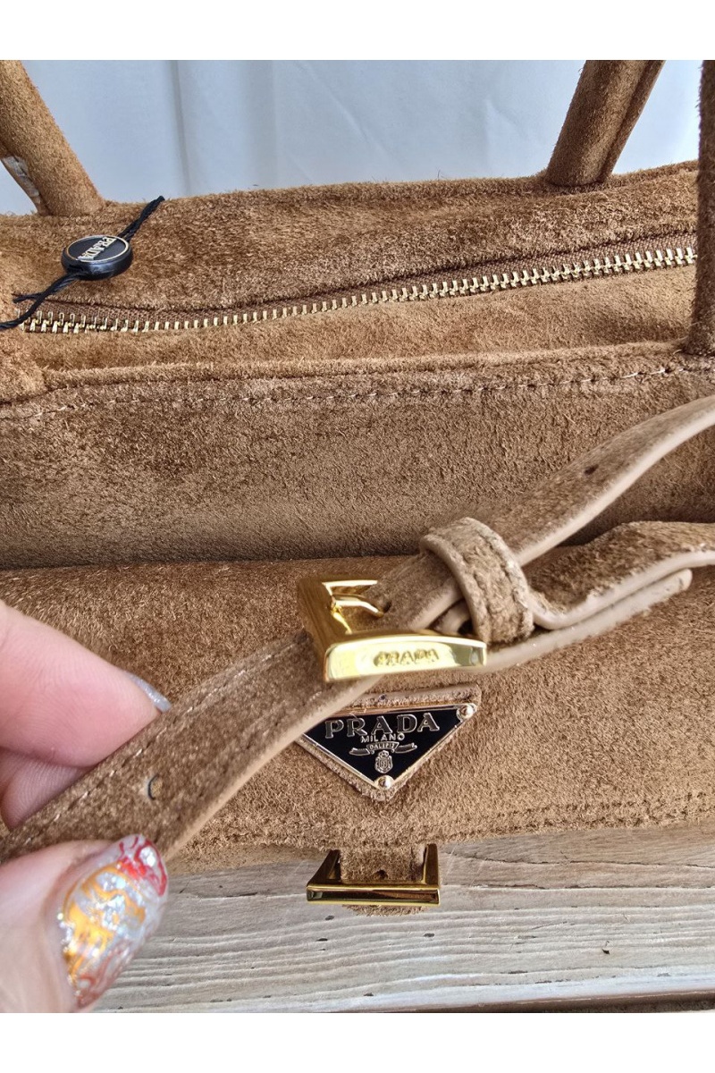 Prada Замшевая сумка 30x16 см