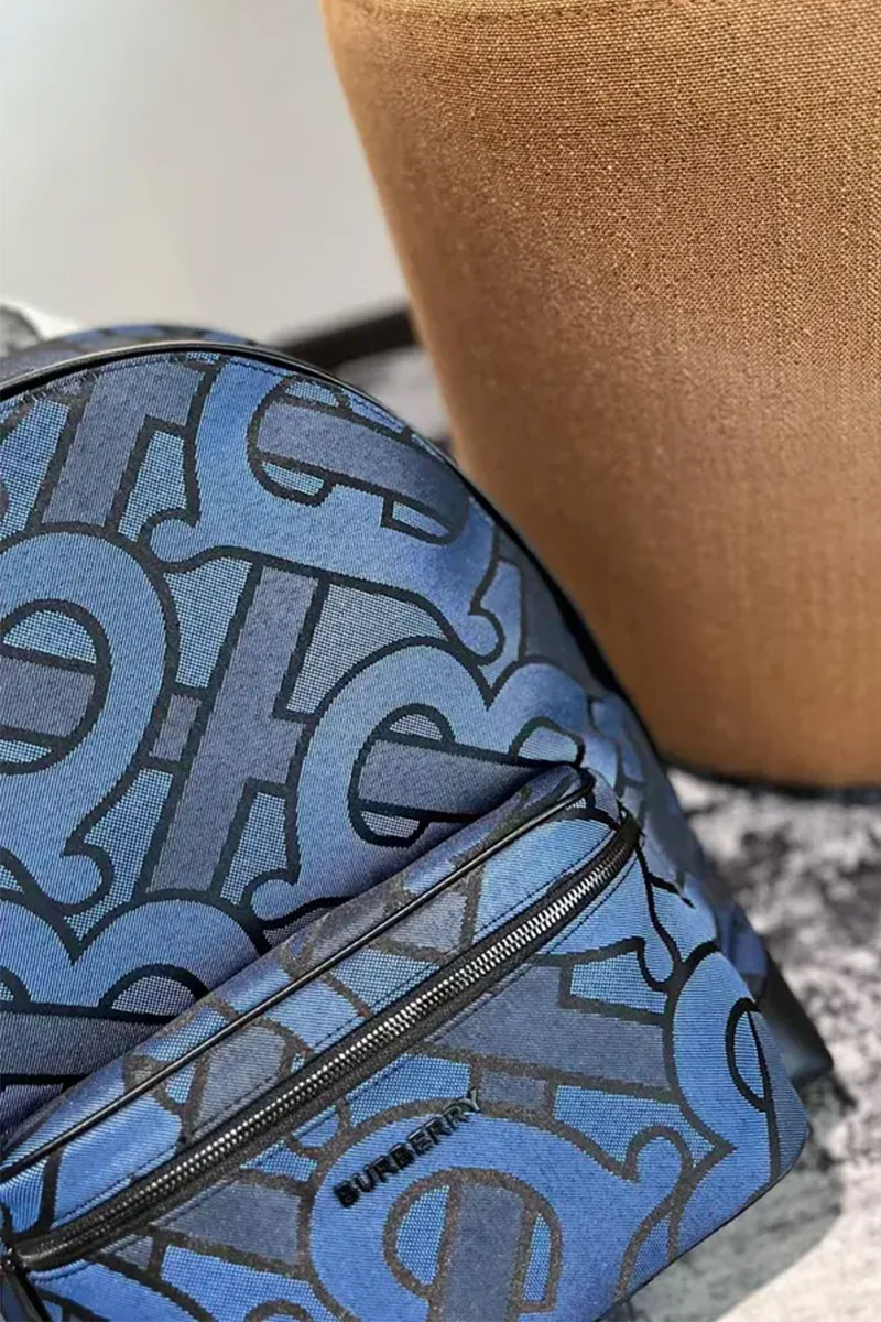 Burberry Рюкзак синего цвета TB Monogram 41x31 см