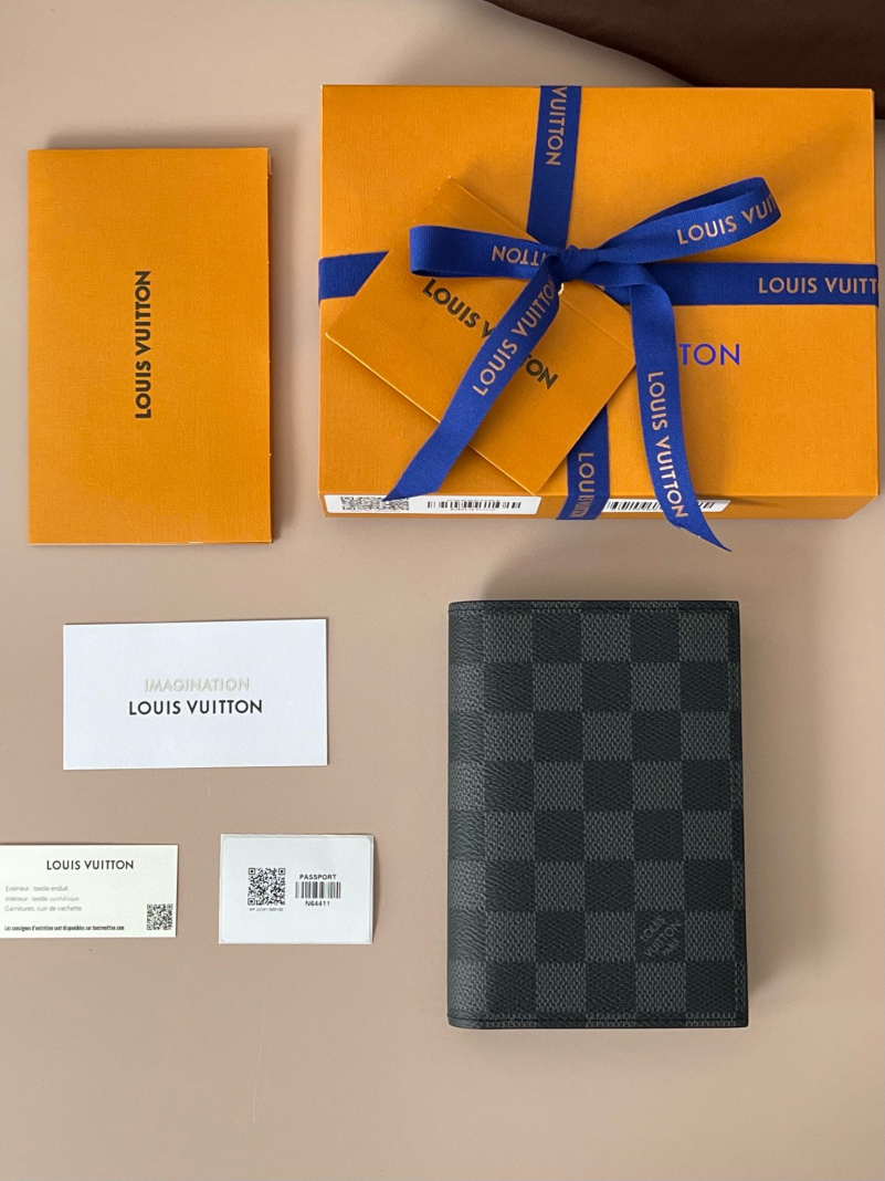 Lоuis Vuittоn Кожаная обложка для паспорта Premium 14x9.5x1.5 см