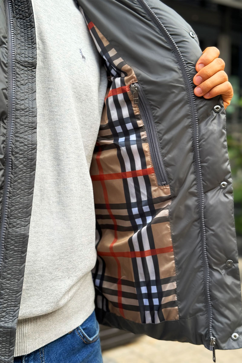 Burberry Жилет серого цвета London England logo-patch 