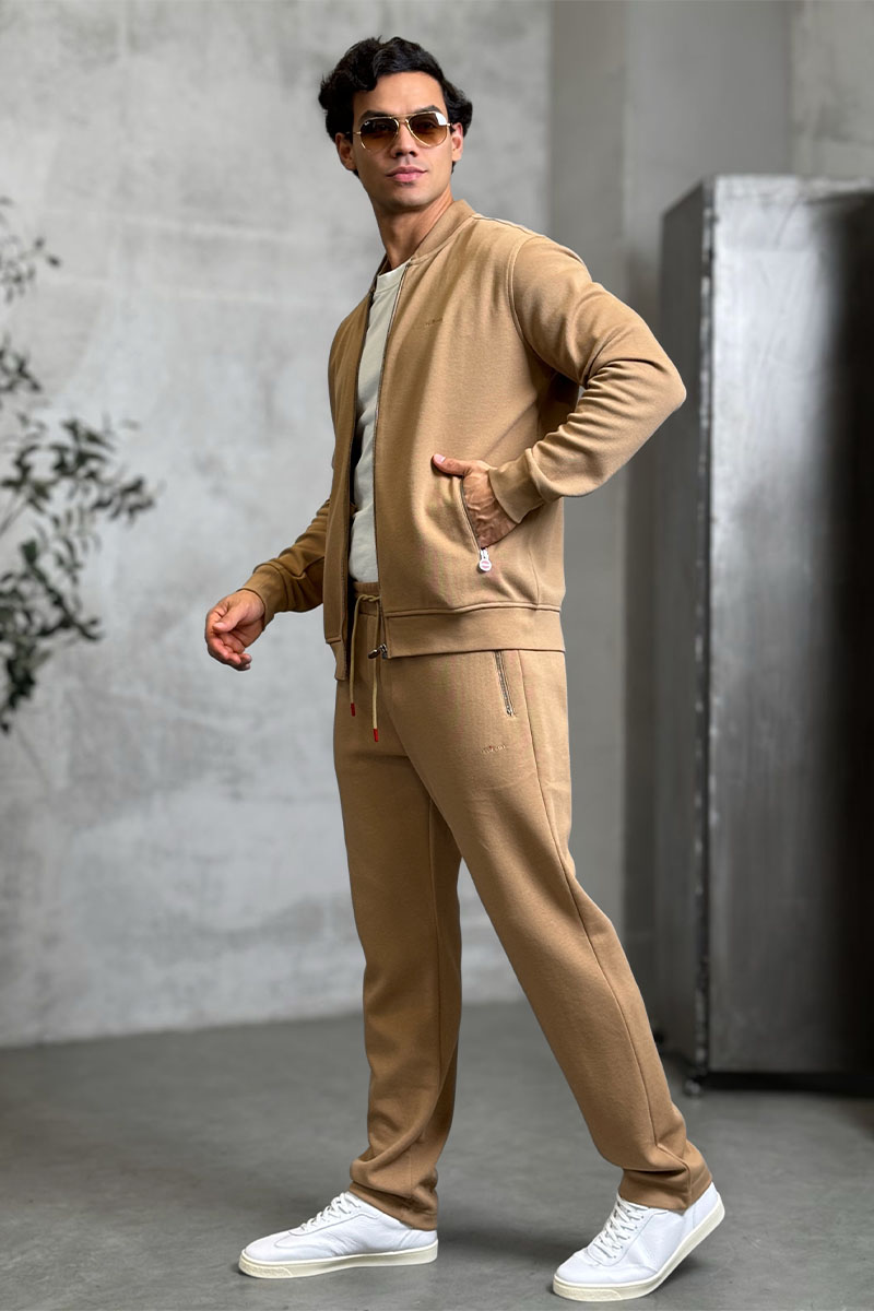 Kiton Спортивный костюм бежевого цвета