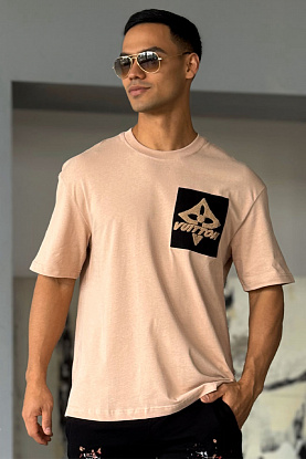 Брендовая оверсайз футболка бежевого цвета