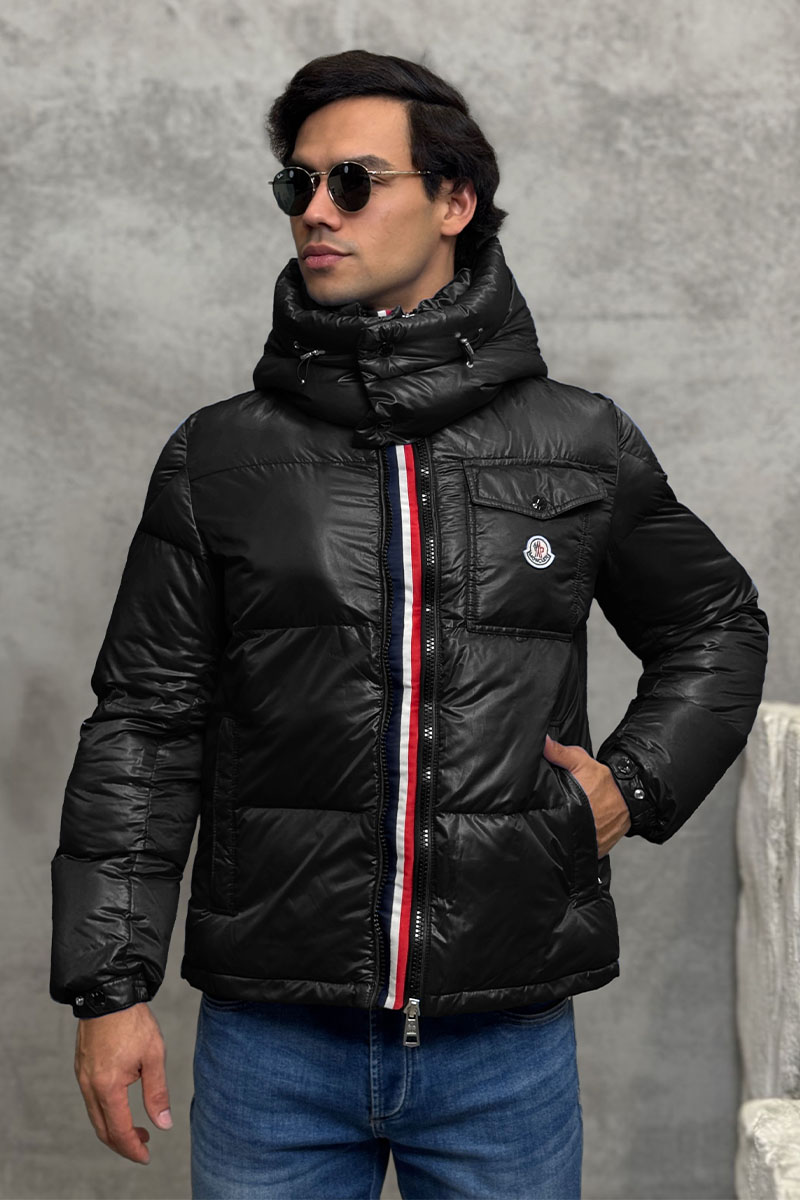 Moncler Пуховик чёрного цвета Montbeliard
