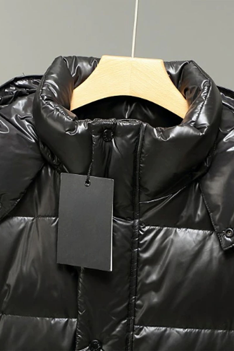 Moncler Удлинённый мужской пуховик чёрного цвета logo-patch