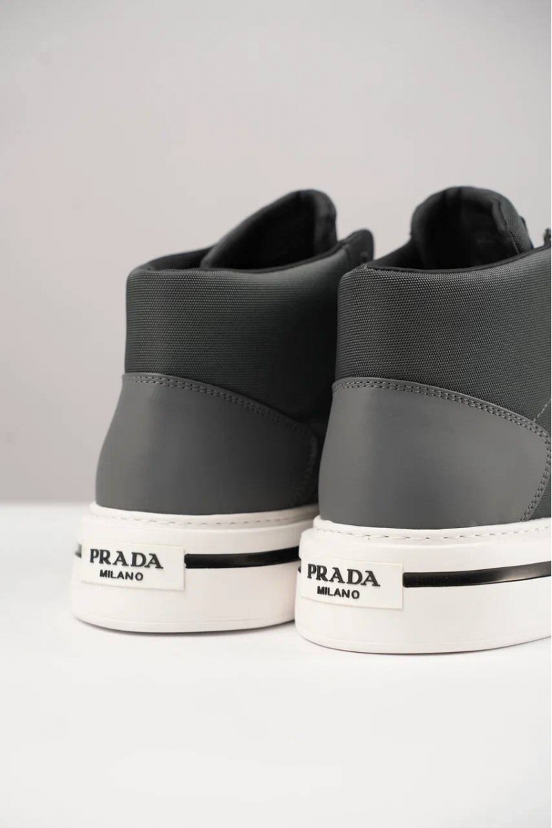 Prada Комбинированные кроссовки с мехом 