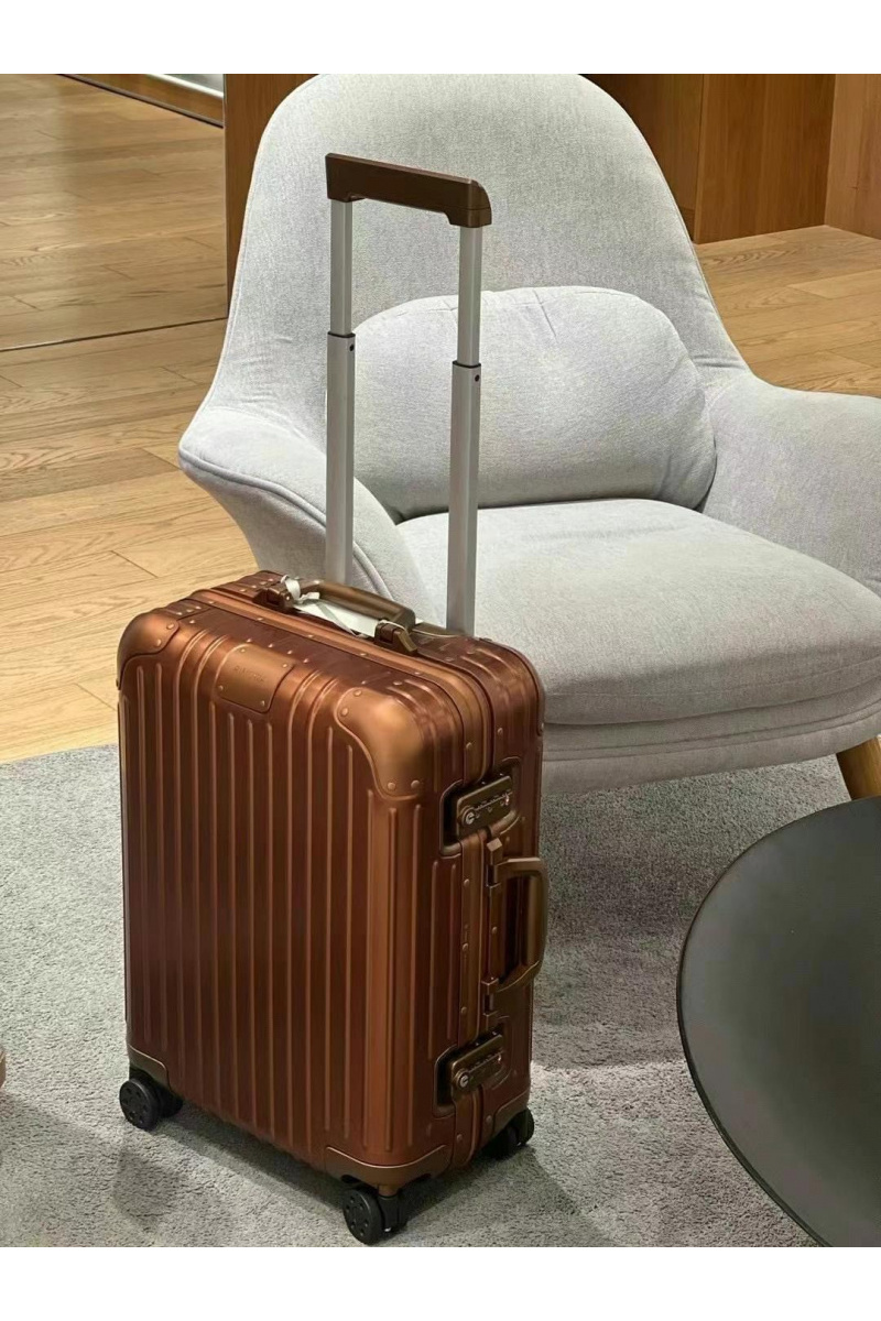 Rimowa Чемодан Aluminum S Premium 54x36x23 см