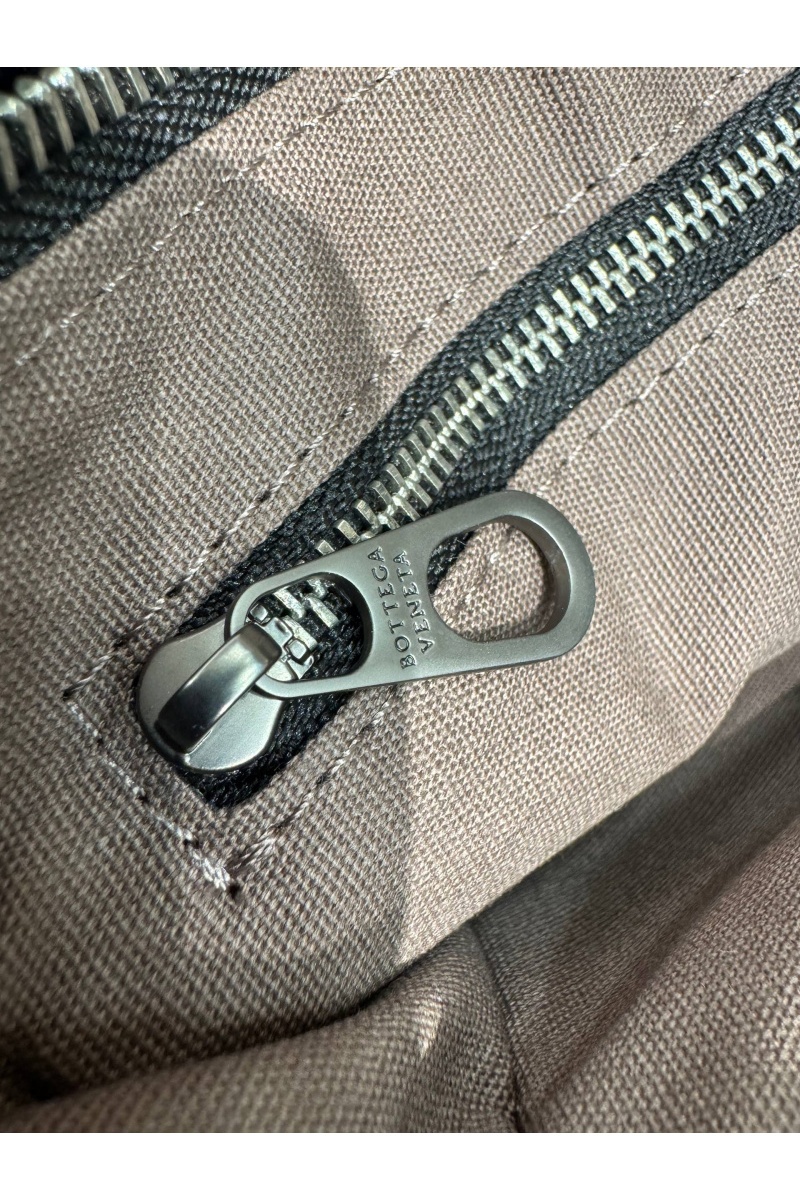 Bottega Veneta Кожаная сумка Intreccio premium 26x14x8 см