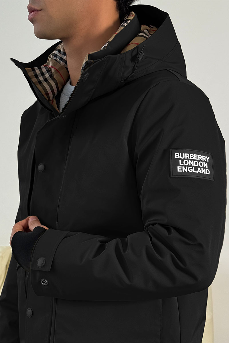 Burberry Чёрный пуховик London England logo-patch 
