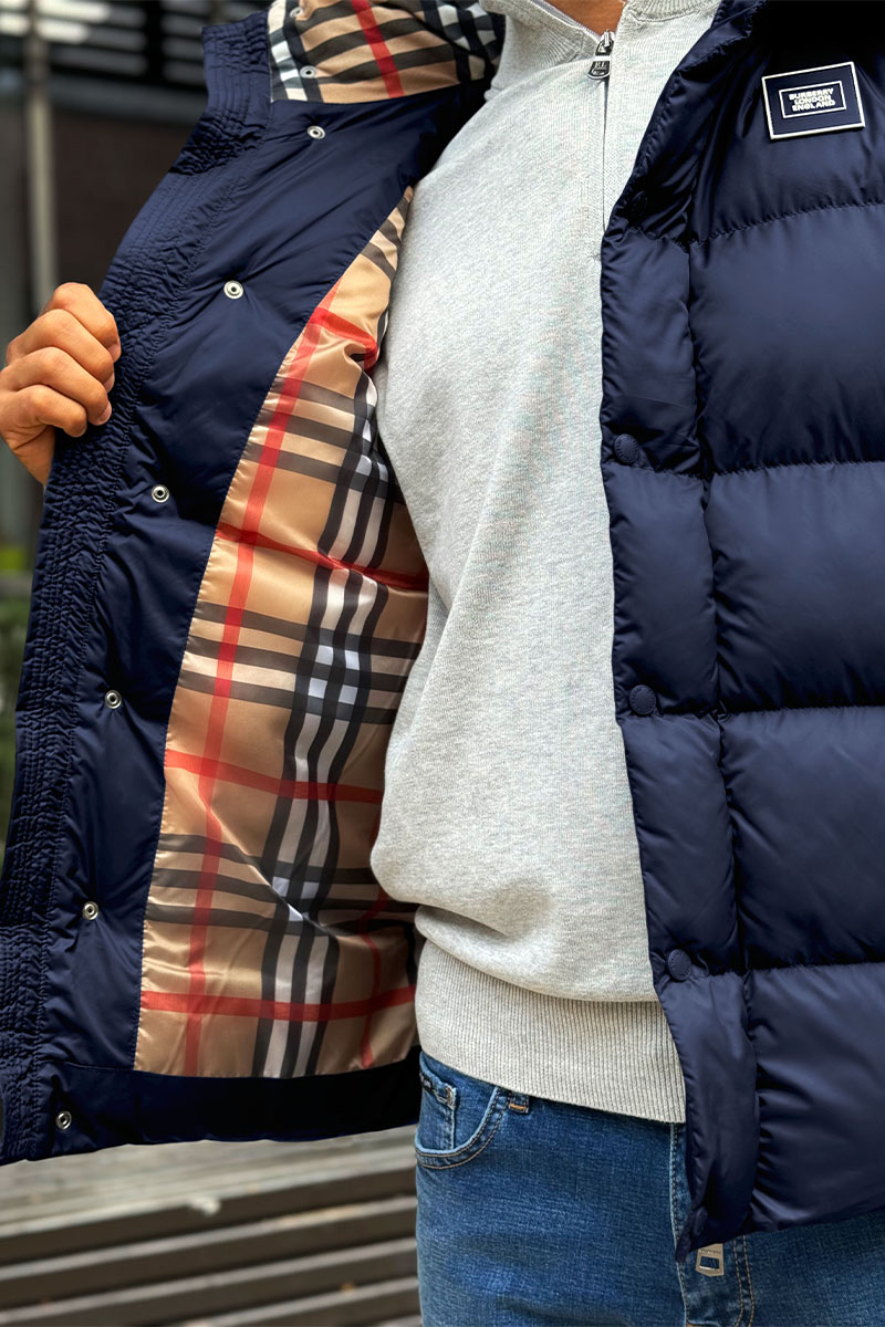 Burberry Жилет синего цвета London England logo-patch