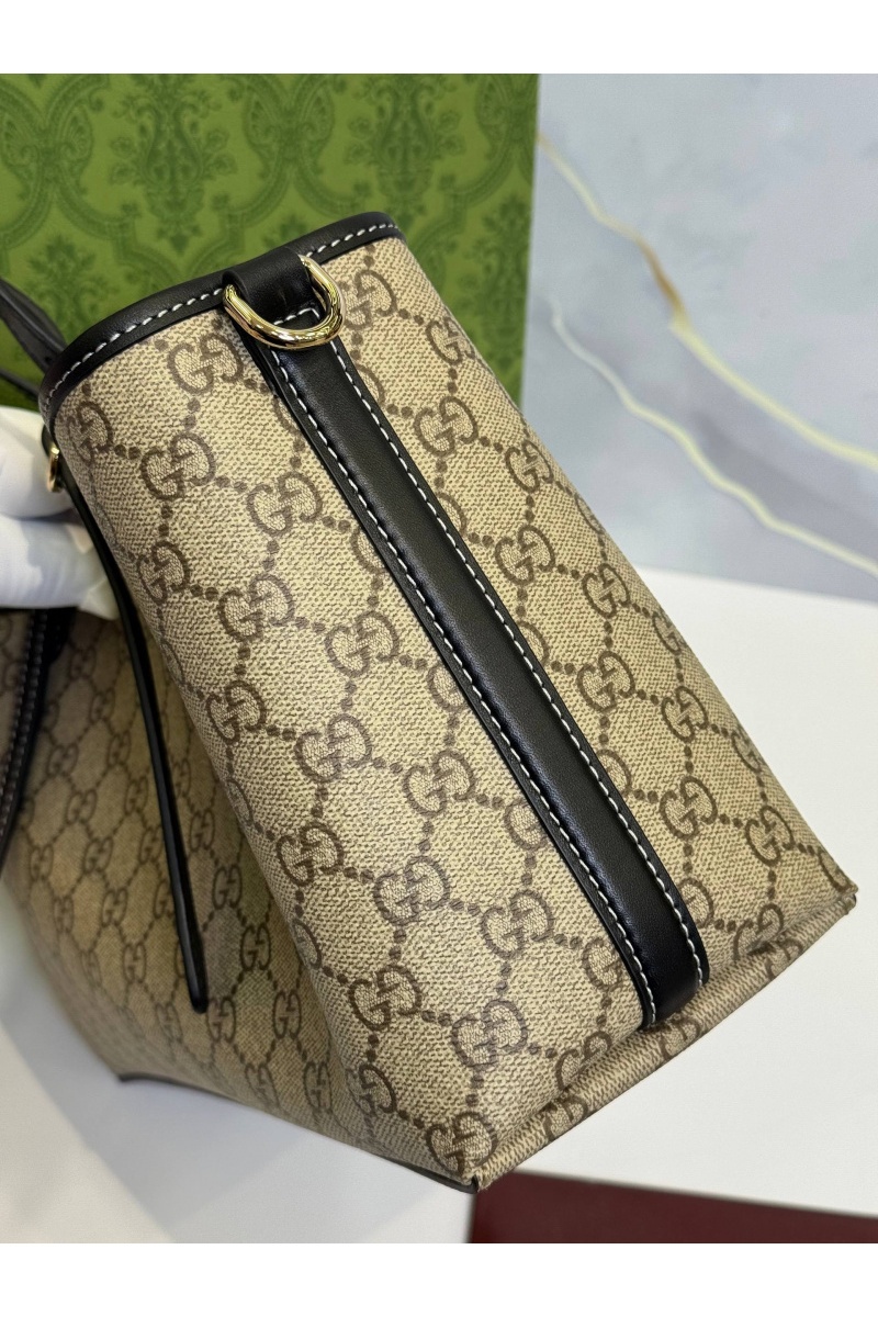 Gucci Кожаная сумка GG Emblem premium 30x19x11 см