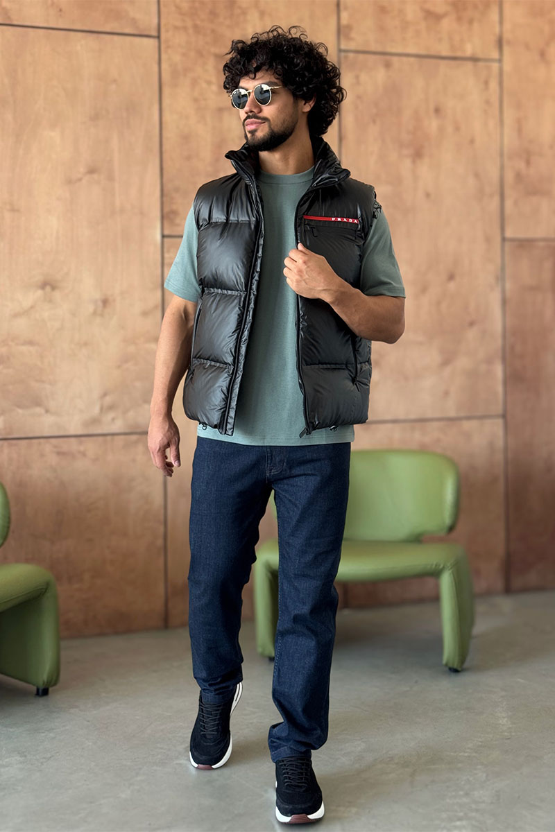 Prada Мужской жилет чёрного цвета