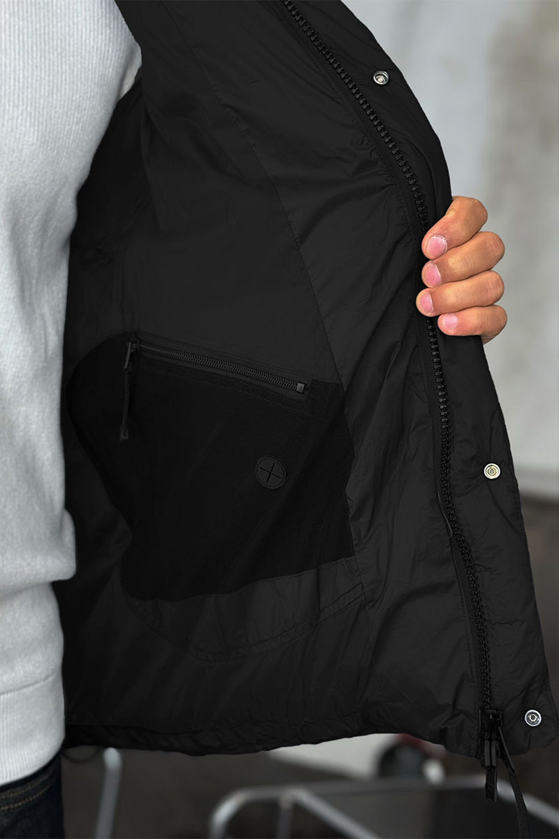Burberry Чёрный пуховик London England logo-patch