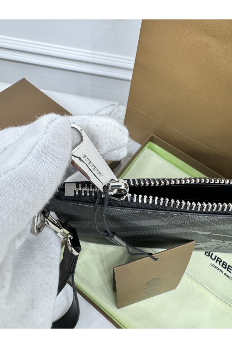 Burberry Чёрный клатч Premium 30x20x1.5 см