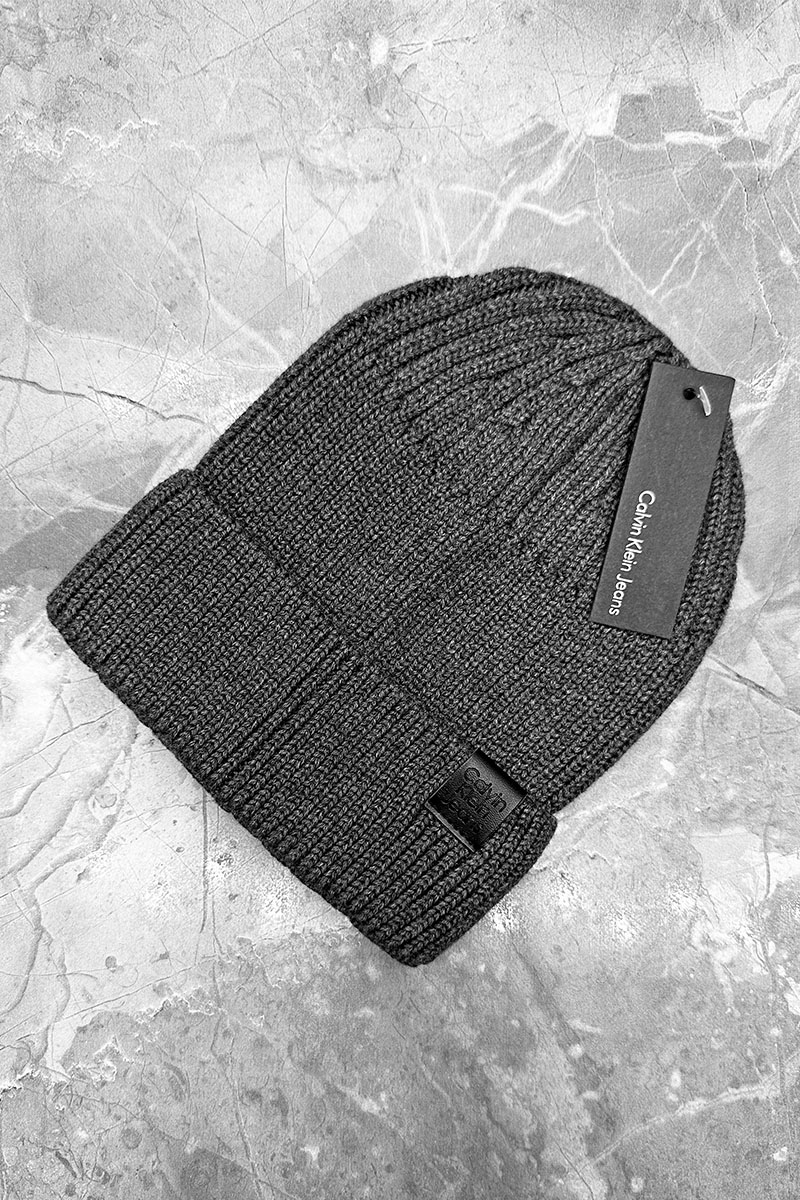 Calvin Klein Шапка серого цвета logo-patch