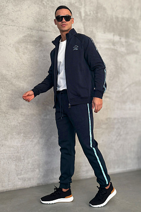 Тёмно-синий спортивный костюм 