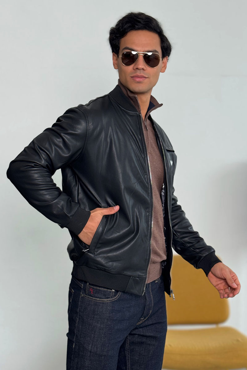 Prada Кожаная куртка чёрного цвета logo-plaque