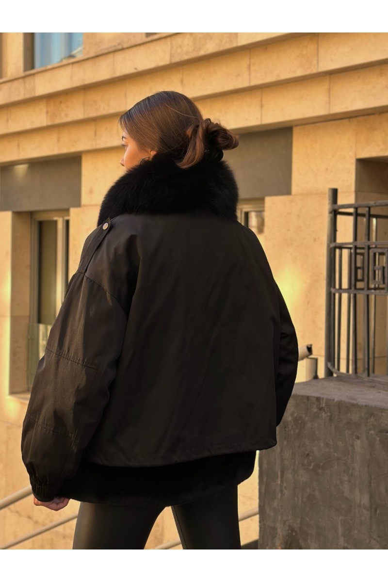 Max Mara Женский чёрный пуховик с мехом Max Mara
