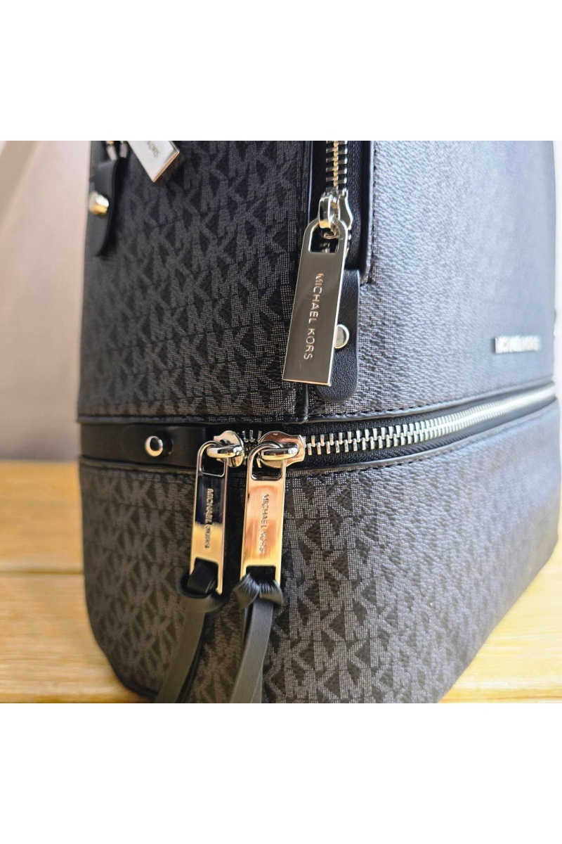 Michael Kors Кожаный чёрный рюкзак 32x27 см