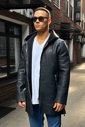 Мужское утеплённое пальто чёрного цвета