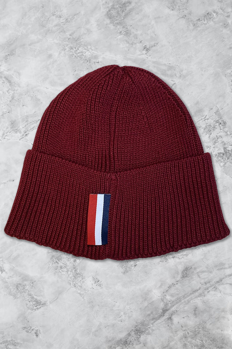 Moncler Мужская шапка бордового цвета logo-patch