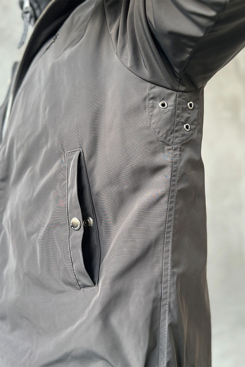 Burberry Мужская ветровка серого цвета 