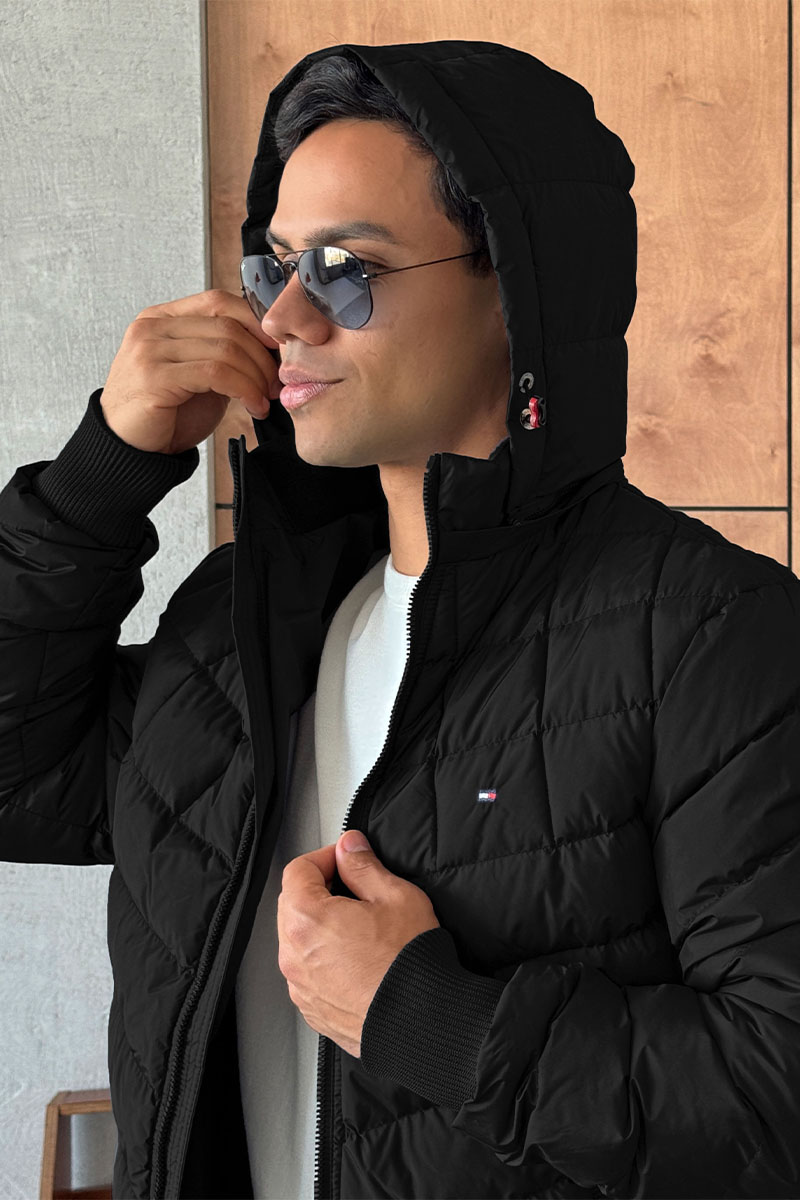 Tommy Hilfiger Куртка чёрного цвета logo-patch