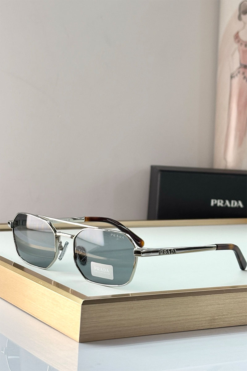 Prada Солнцезащитные очки 